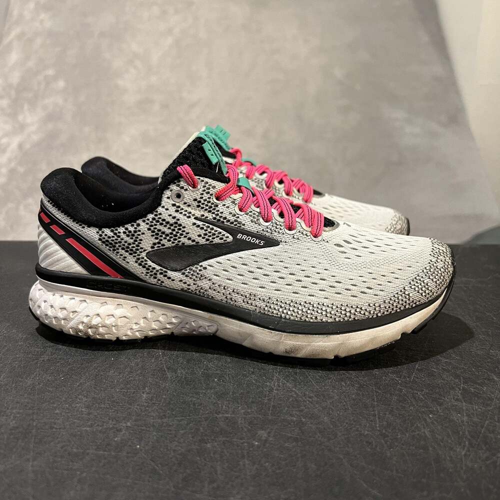 Brooks Ghost 11 Running Shoes Womens 7 B Gray Pink Cushioned Sneakers